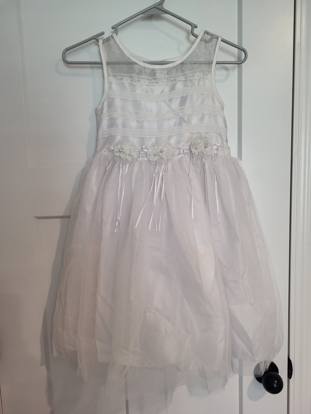 Girls Donita Sz8 White Lace Tulle Formal Dress, Satin Ribbon In Back Bridesmaid